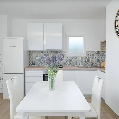 New! Pool House 2+1 In Vodice