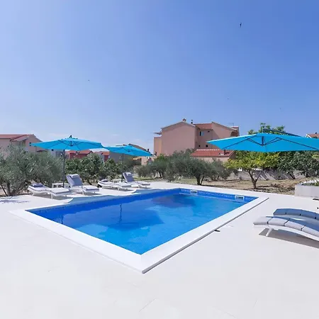 New! Pool House 2+1 In Vodice