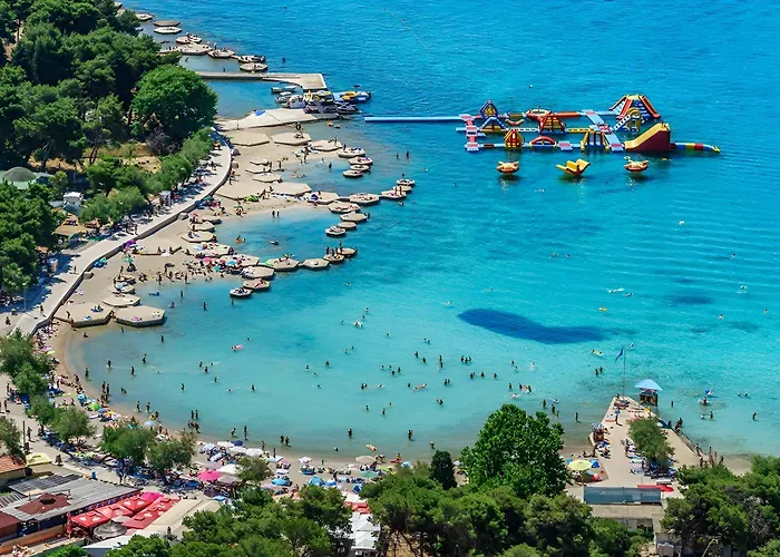 New! Pool House 2+1 In *