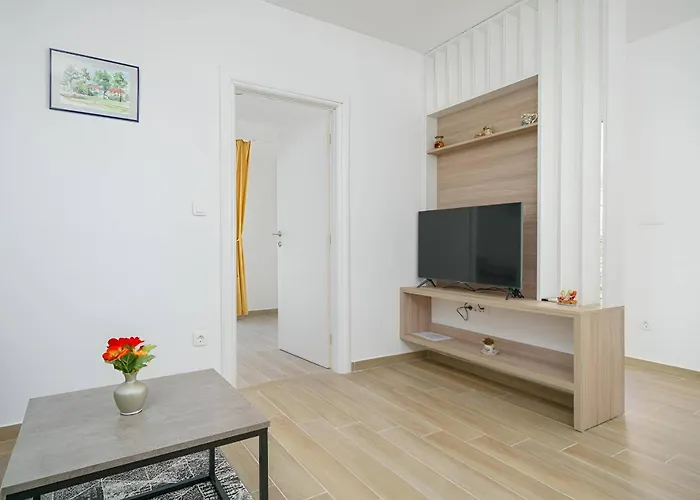 New! Pool House 2+1 In