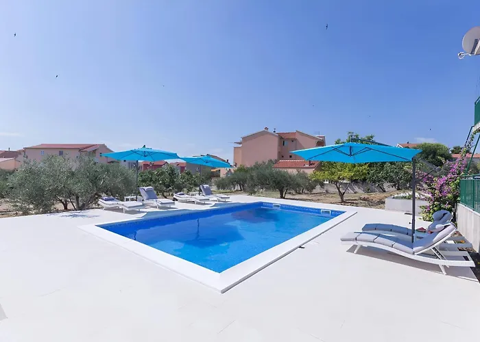 New! Pool House 2+1 In Vodice